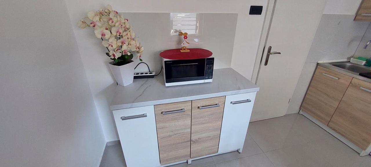 Jo-Ma Apartma - Safe Parking リュブリャナ エクステリア 写真