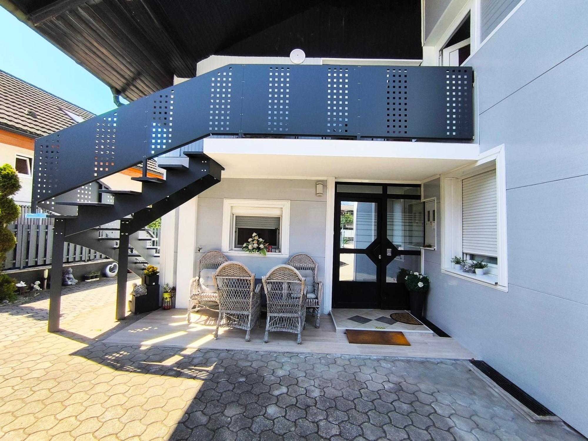 Jo-Ma Apartma - Safe Parking リュブリャナ エクステリア 写真